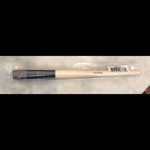 BRAND NEW BOBBI BROWN EYE SHADER BRUSH